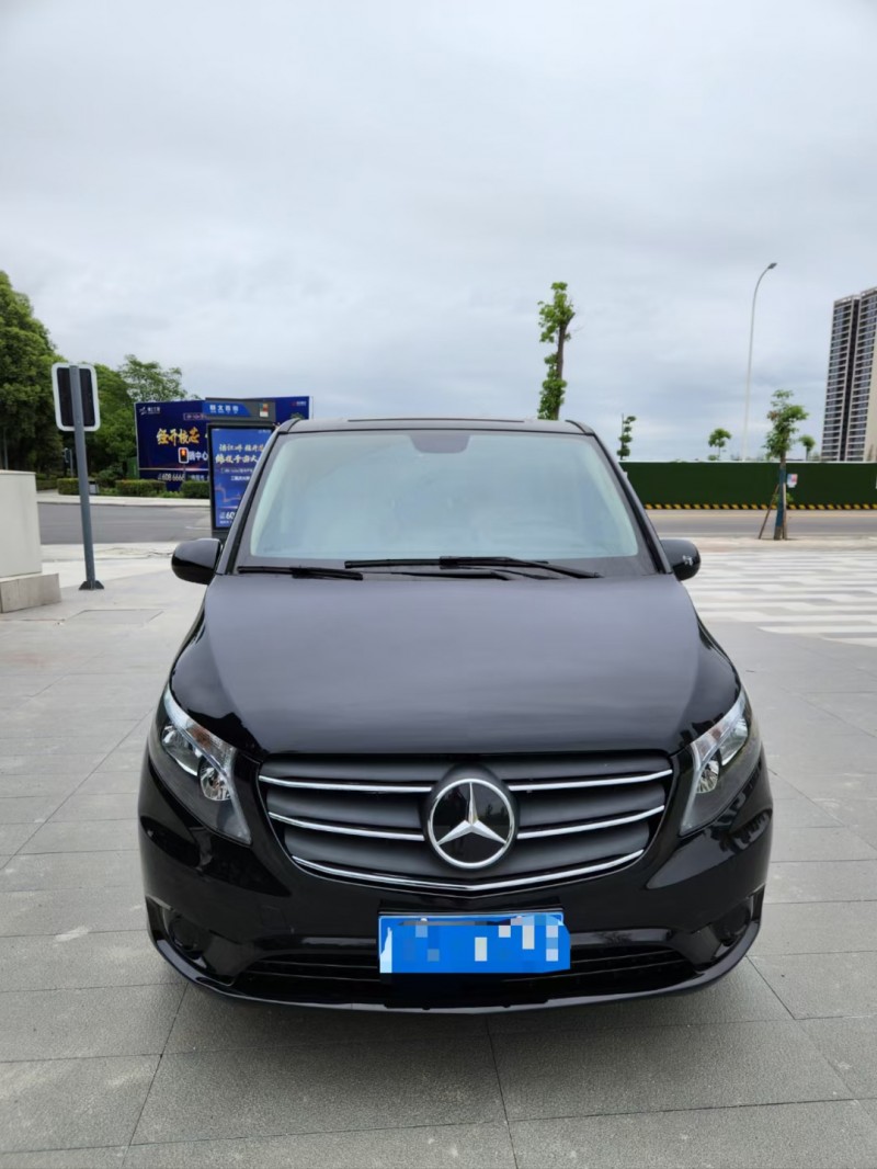 成都22年奔驰威霆1