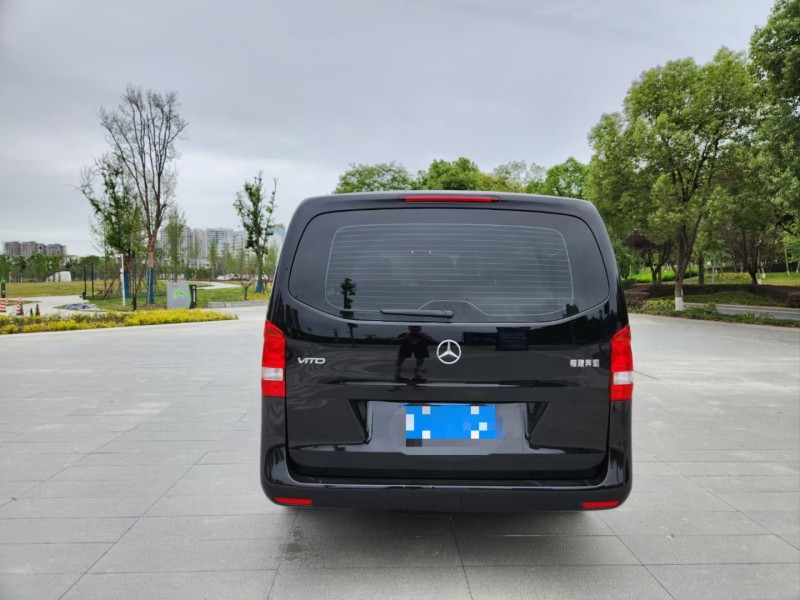 成都22年奔驰威霆4