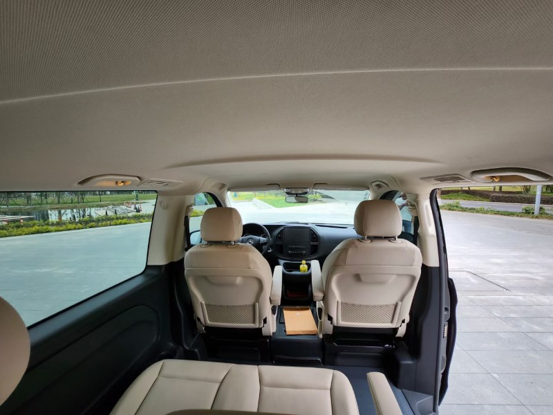 成都22年奔驰威霆8