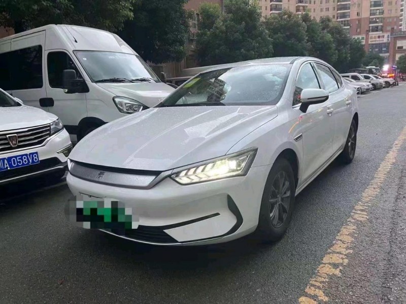 安順23年比亞迪秦3