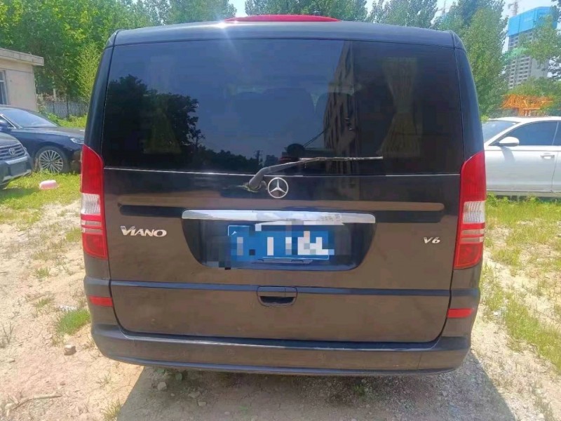 东营13年奔驰唯雅诺4