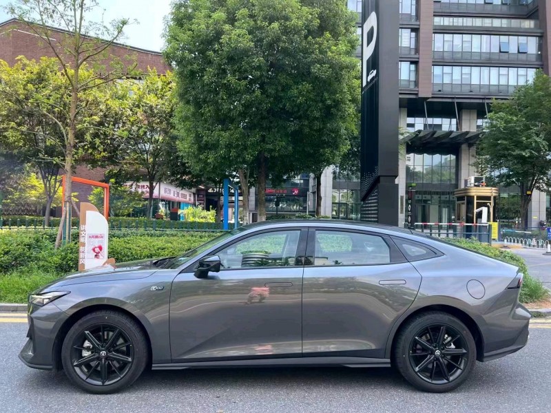 邯鄲23年長安汽車UNI-V4