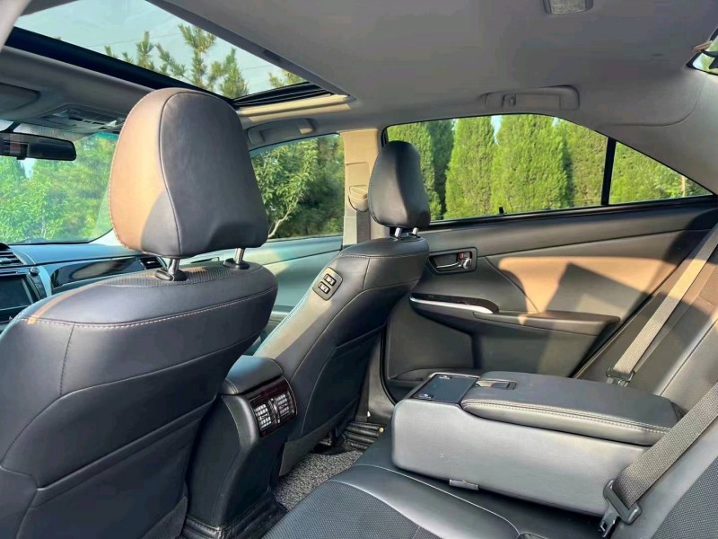 东营17年丰田凯美瑞8