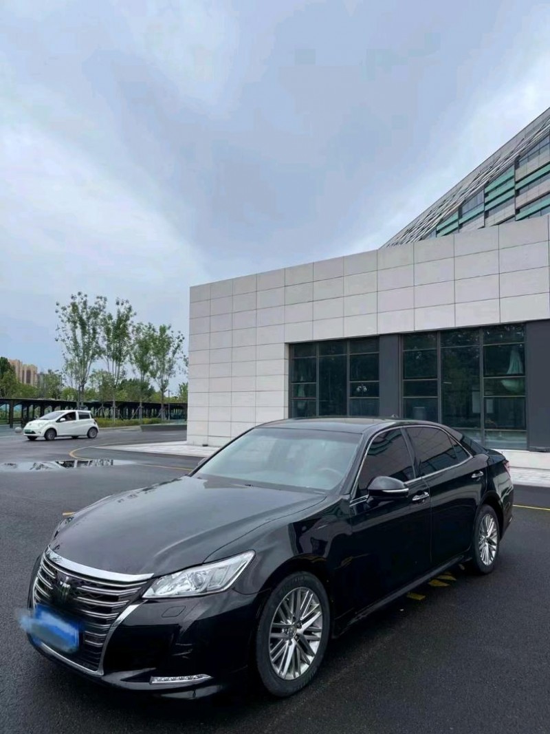 东营12年丰田皇冠3