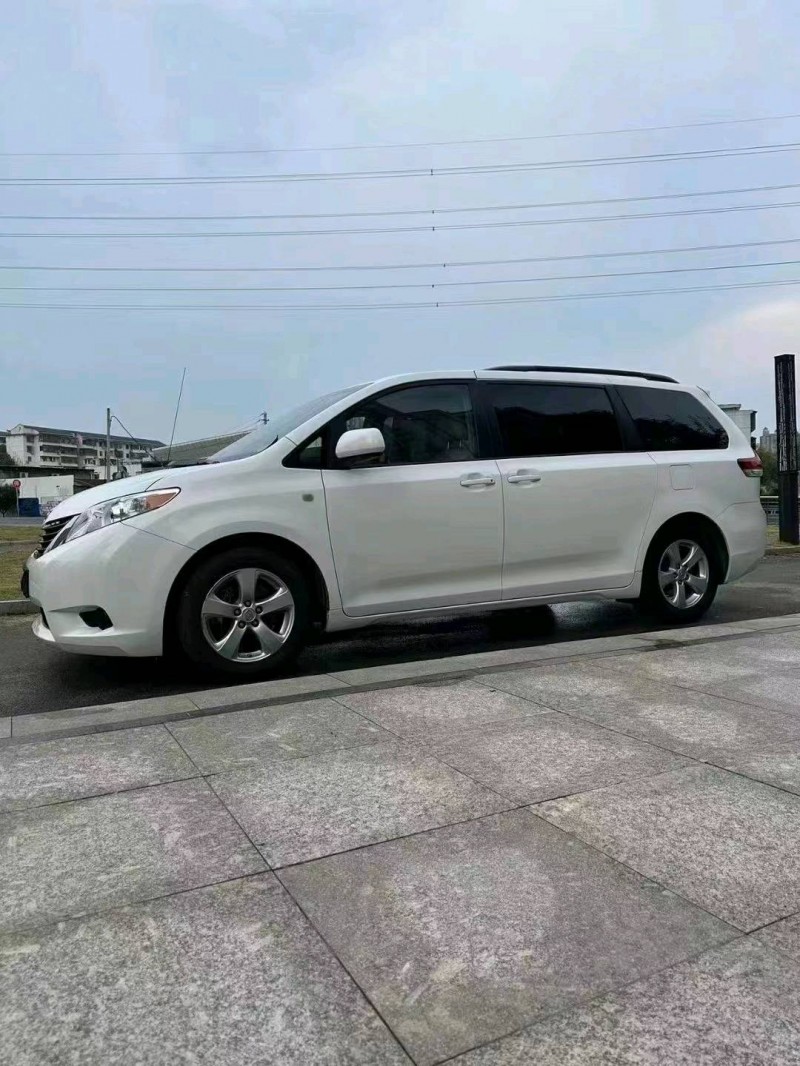 邵阳15年丰田塞纳3