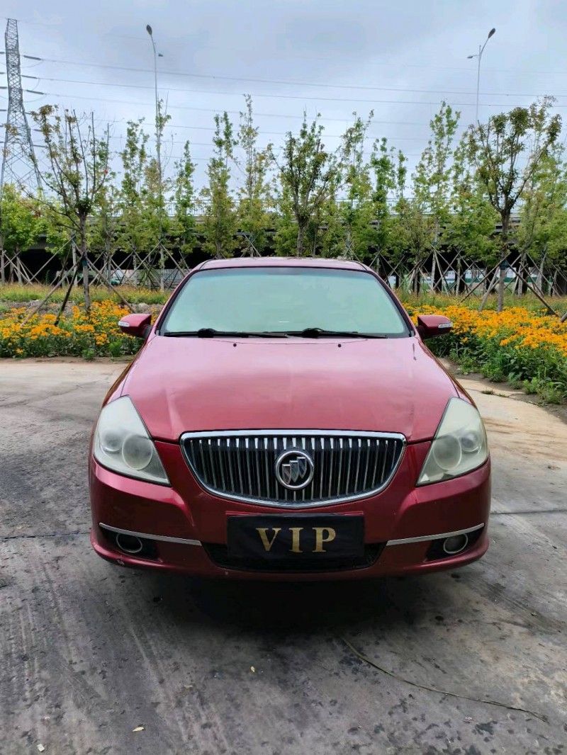 青岛12年别克凯越1