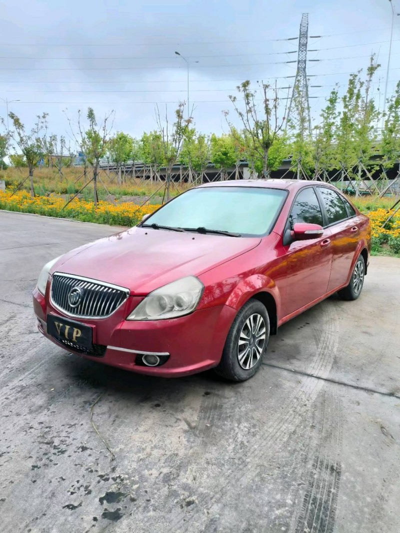 青岛12年别克凯越3