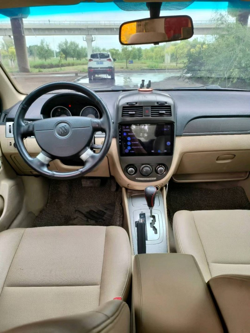 青岛12年别克凯越5