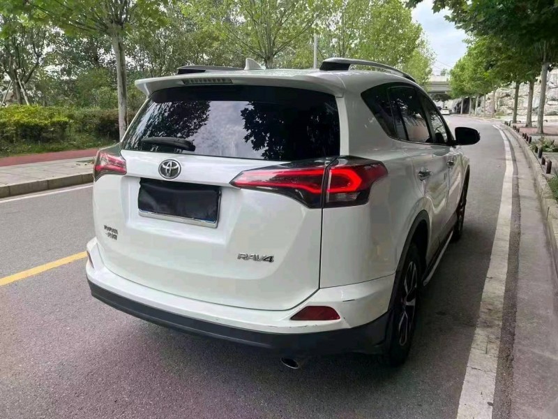 衡阳17年丰田RAV49
