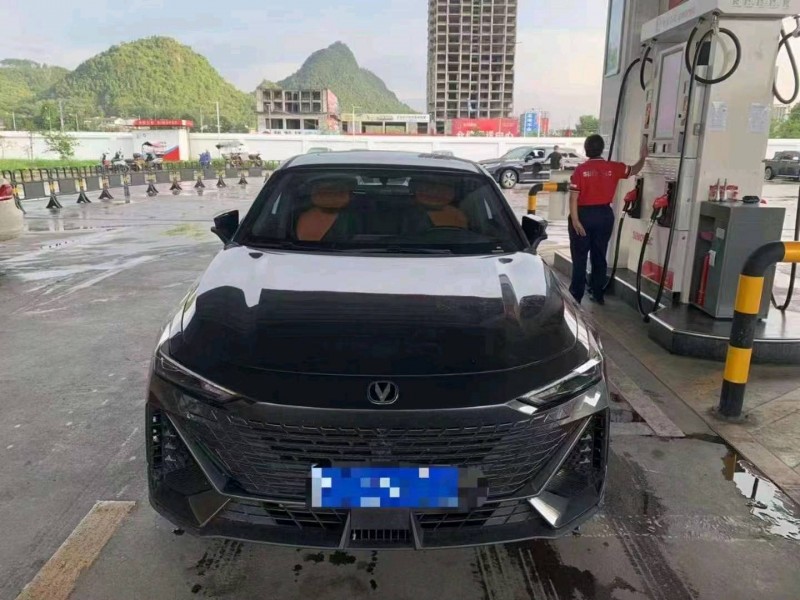 成都23年長安汽車UNI-V1