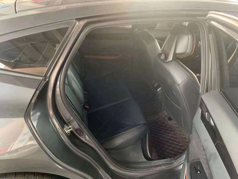 成都23年長安汽車UNI-V2
