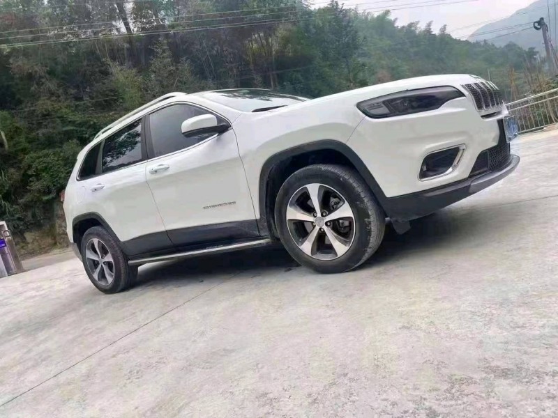 邵阳19年Jeep自由光2