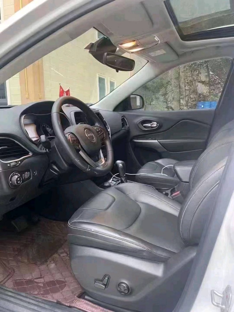 邵阳19年Jeep自由光6