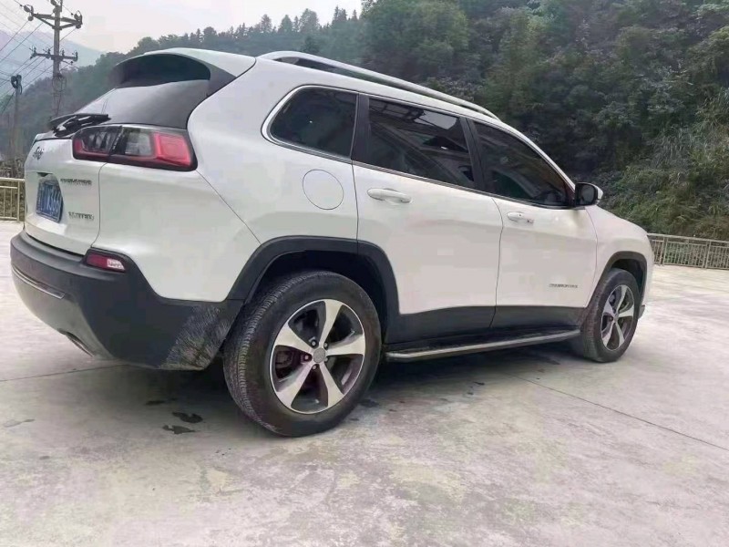 邵阳19年Jeep自由光9