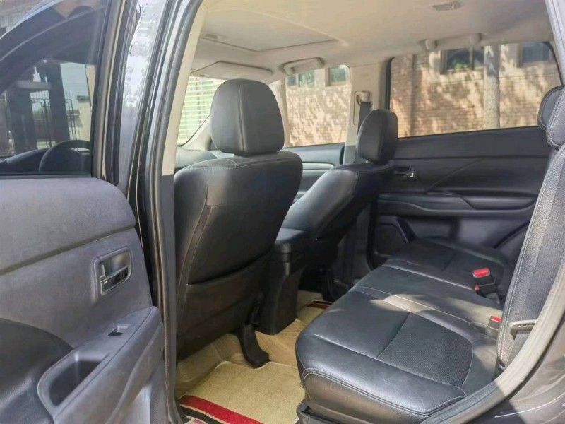 保定14年三菱欧蓝德7