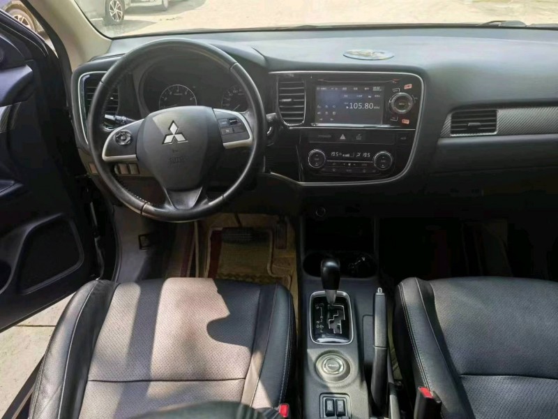 保定14年三菱欧蓝德8