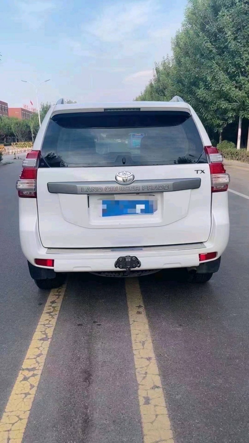 济南15年丰田普拉多9