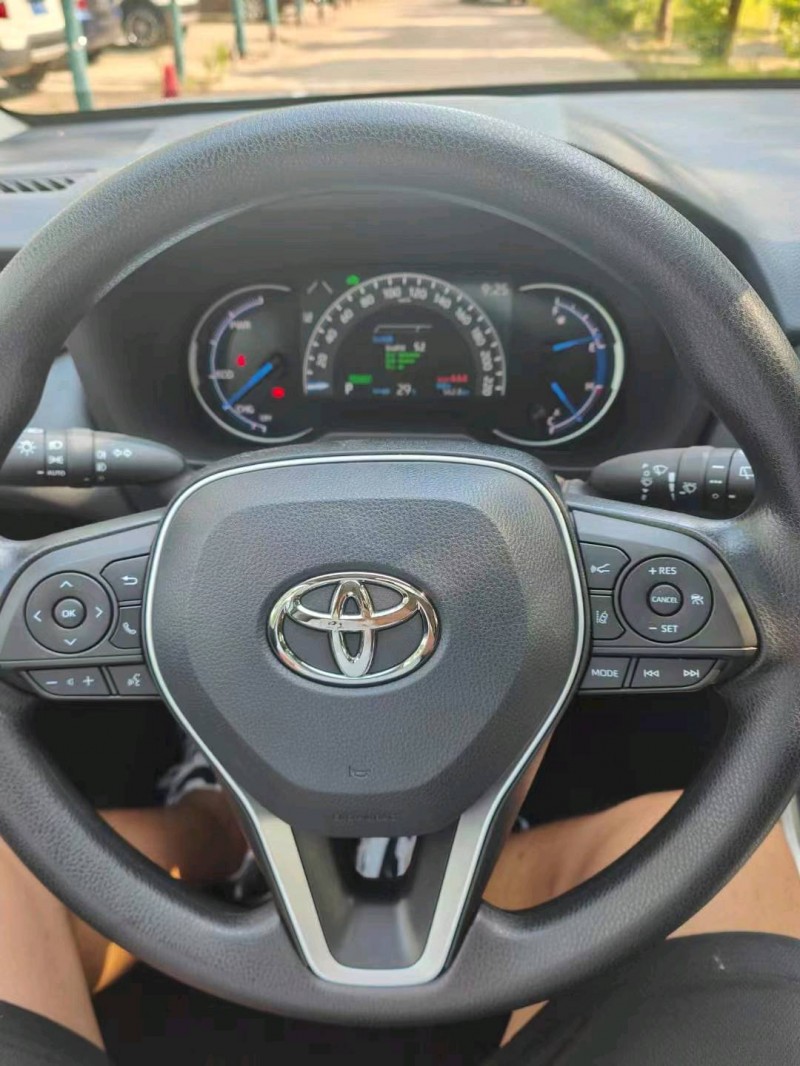 武汉22年丰田RAV4荣放4
