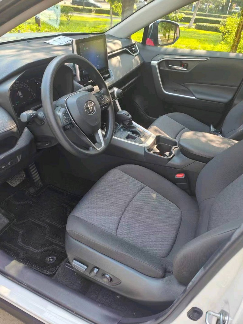 武汉22年丰田RAV4荣放8