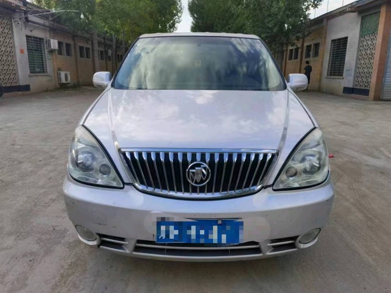 保定13年别克GL81