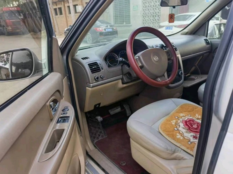 保定13年别克GL86