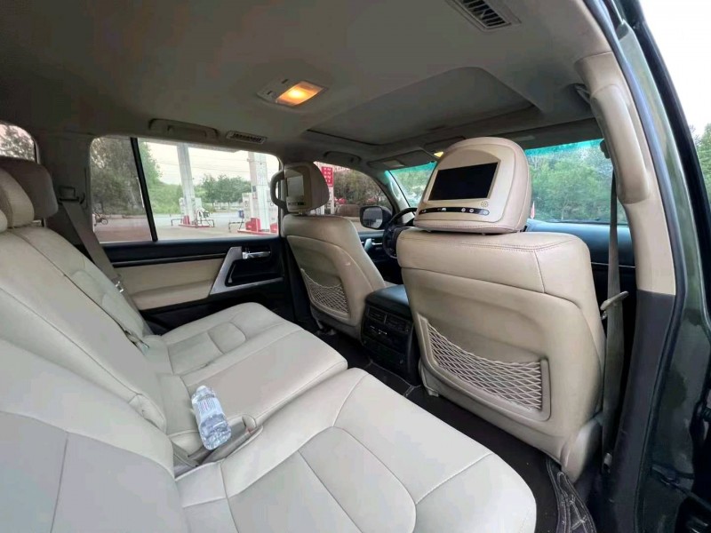 济南12年丰田兰德酷路泽6