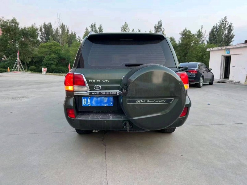 济南12年丰田兰德酷路泽8