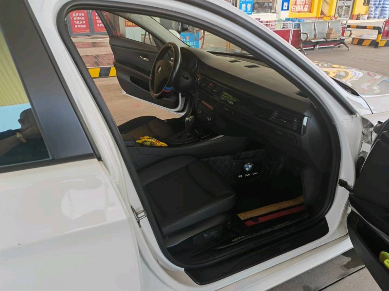 保定12年宝马3系4