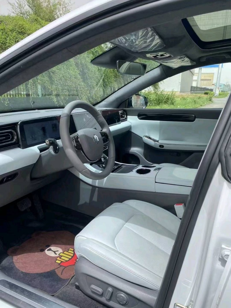 沈陽23年零跑汽車C018