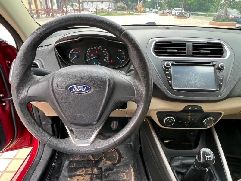 汕头15年福特福睿斯5