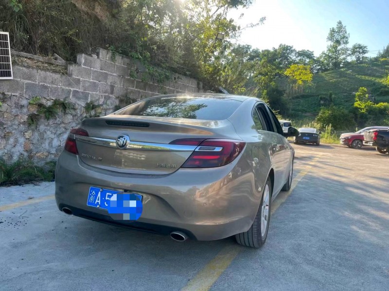 重庆15年别克君威8