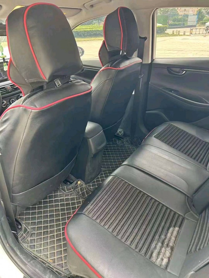 宜昌21年现代悦动8