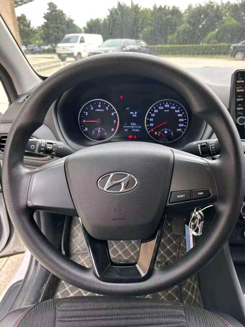 宜昌21年现代悦动9