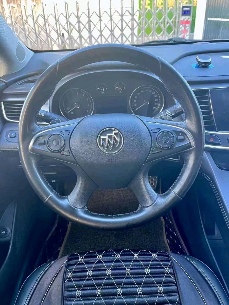 宜昌17年别克君越8