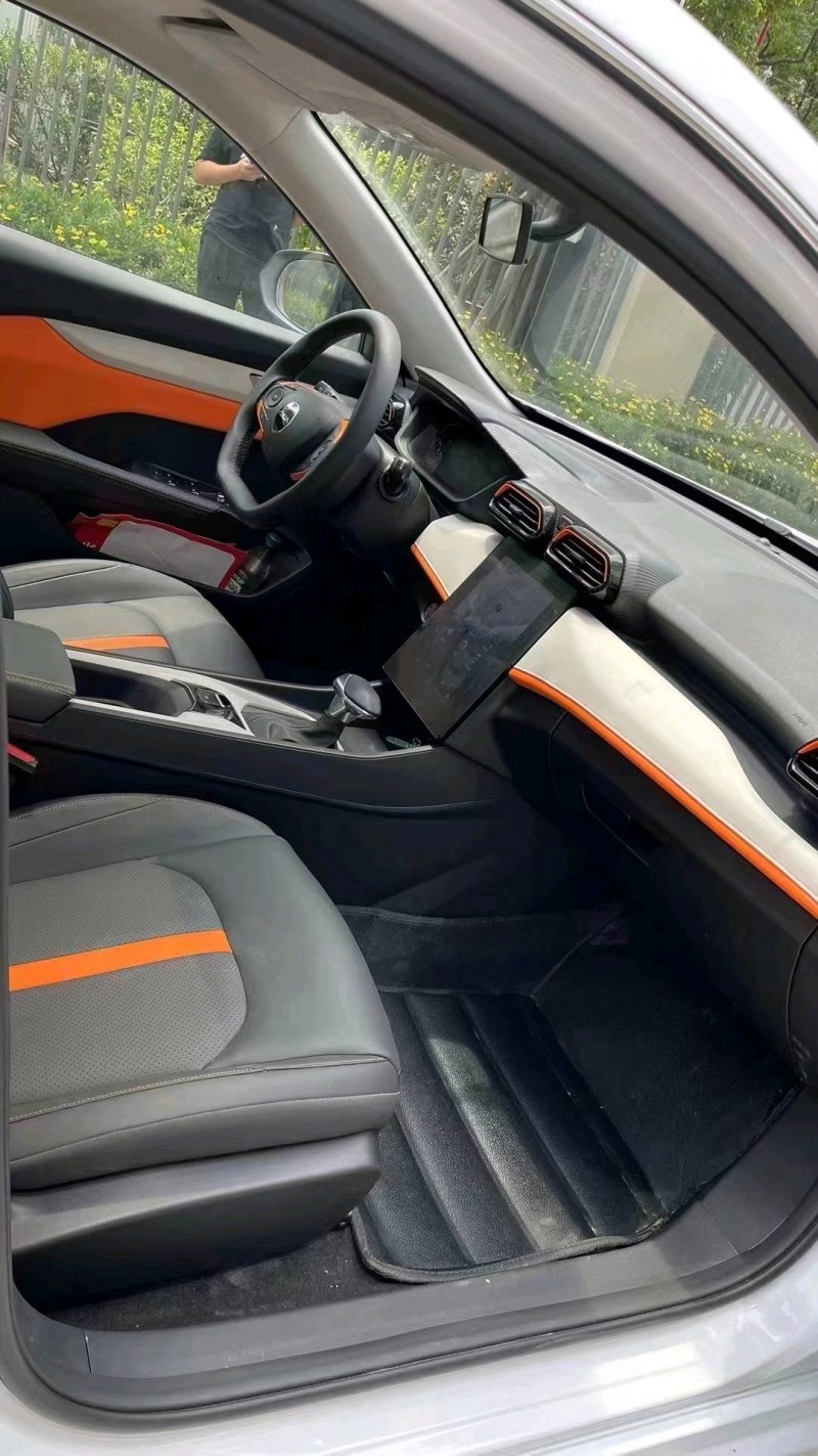 成都22年东风奕炫8