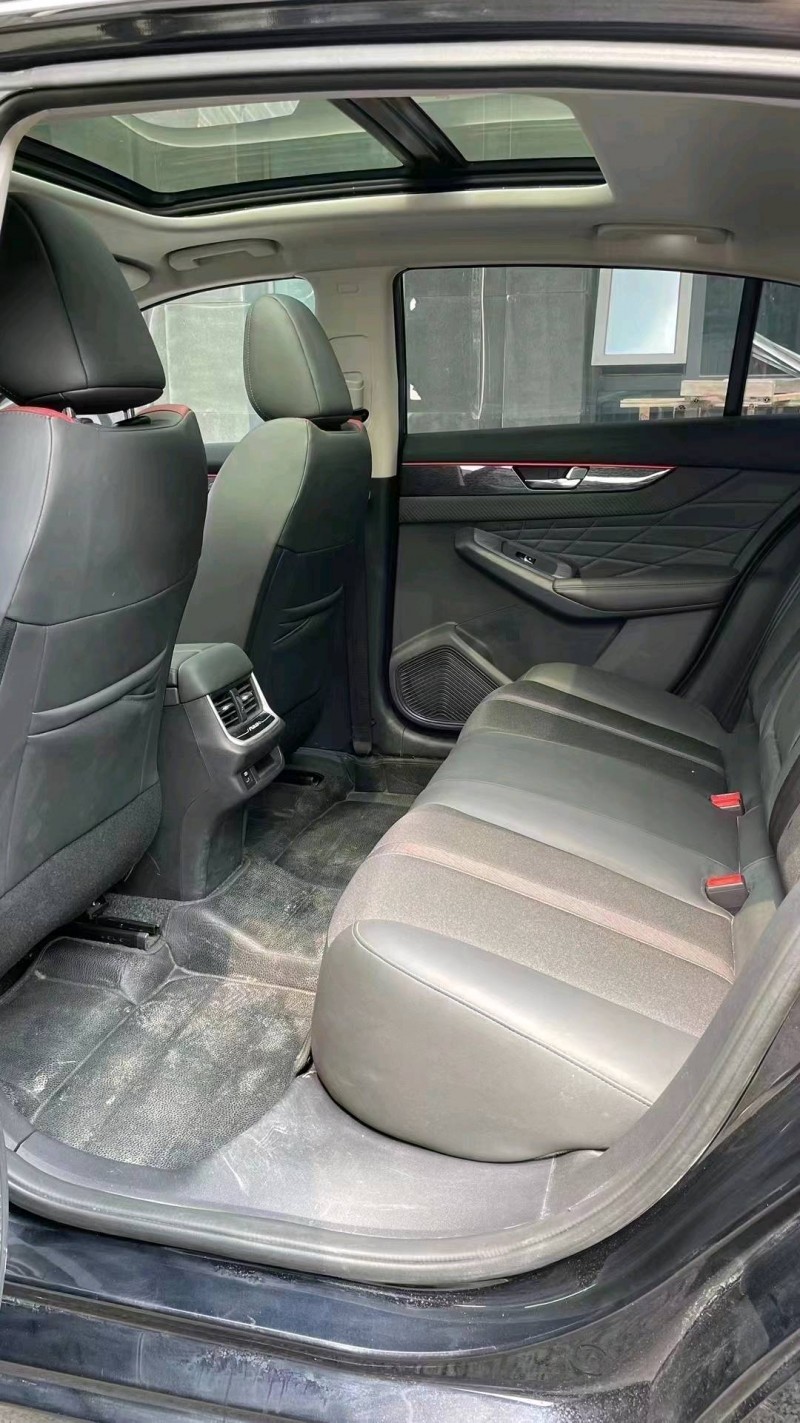 成都22年东风奕炫6