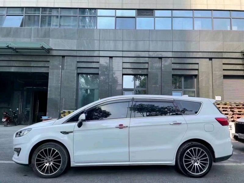 成都19年力帆汽车轩朗3