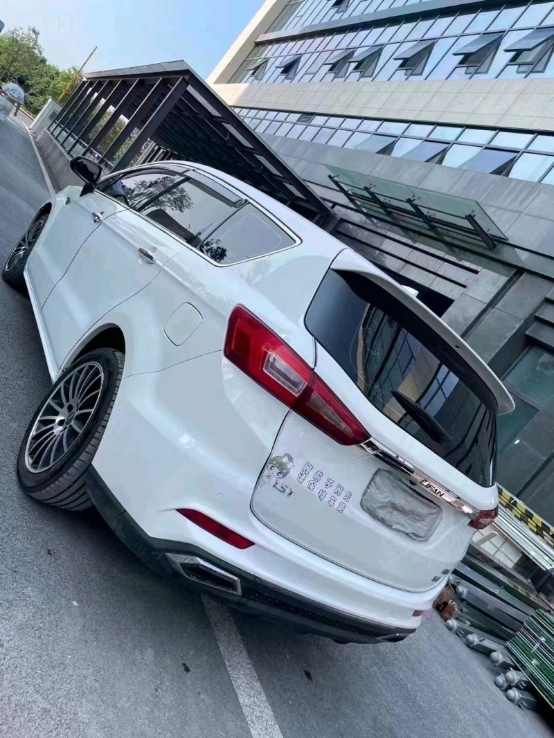 成都19年力帆汽车轩朗6