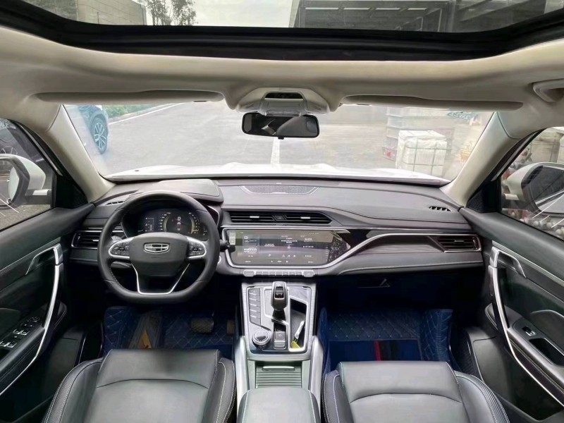 成都20年吉利博越8