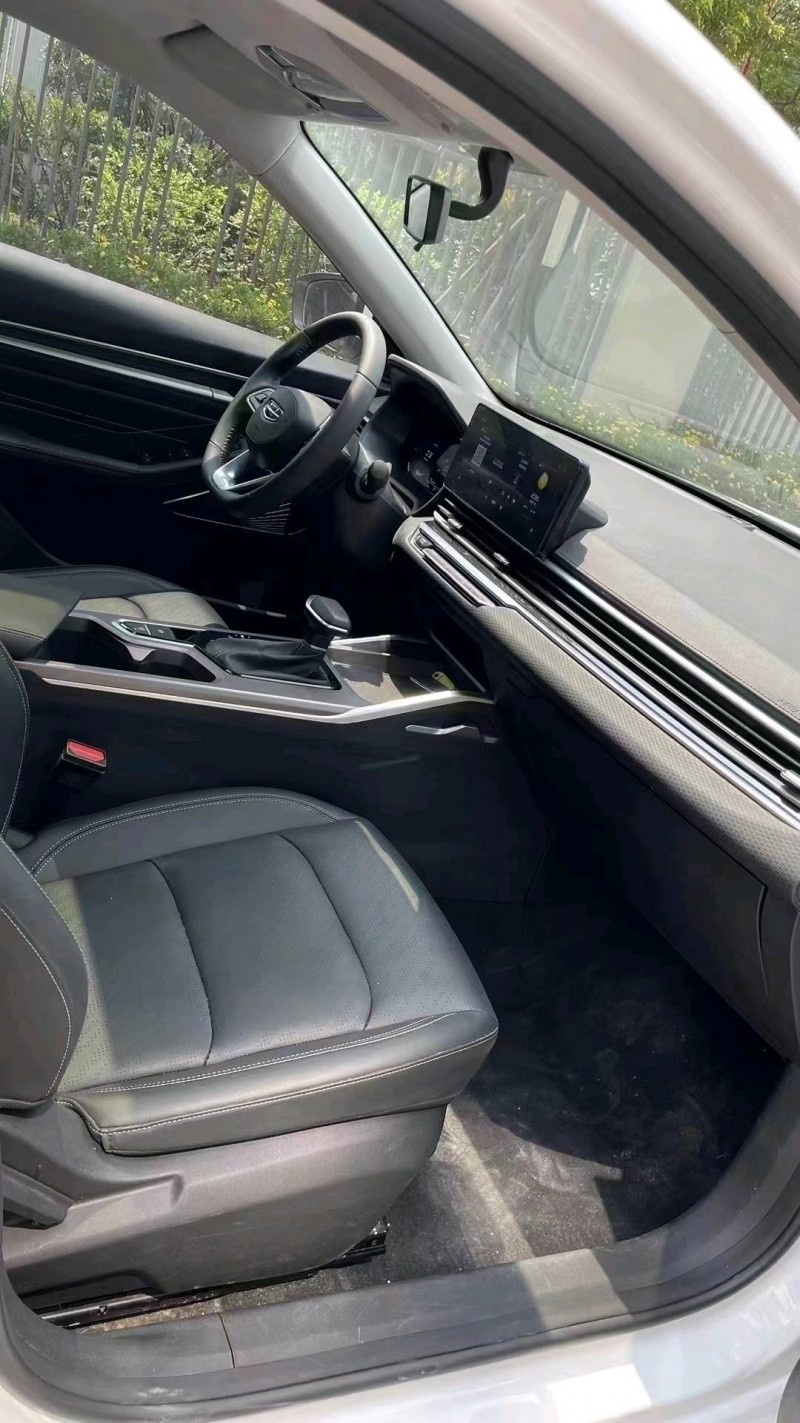 成都22年吉利帝豪8