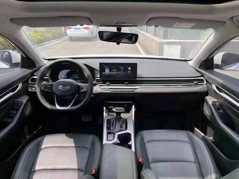 成都22年吉利帝豪9