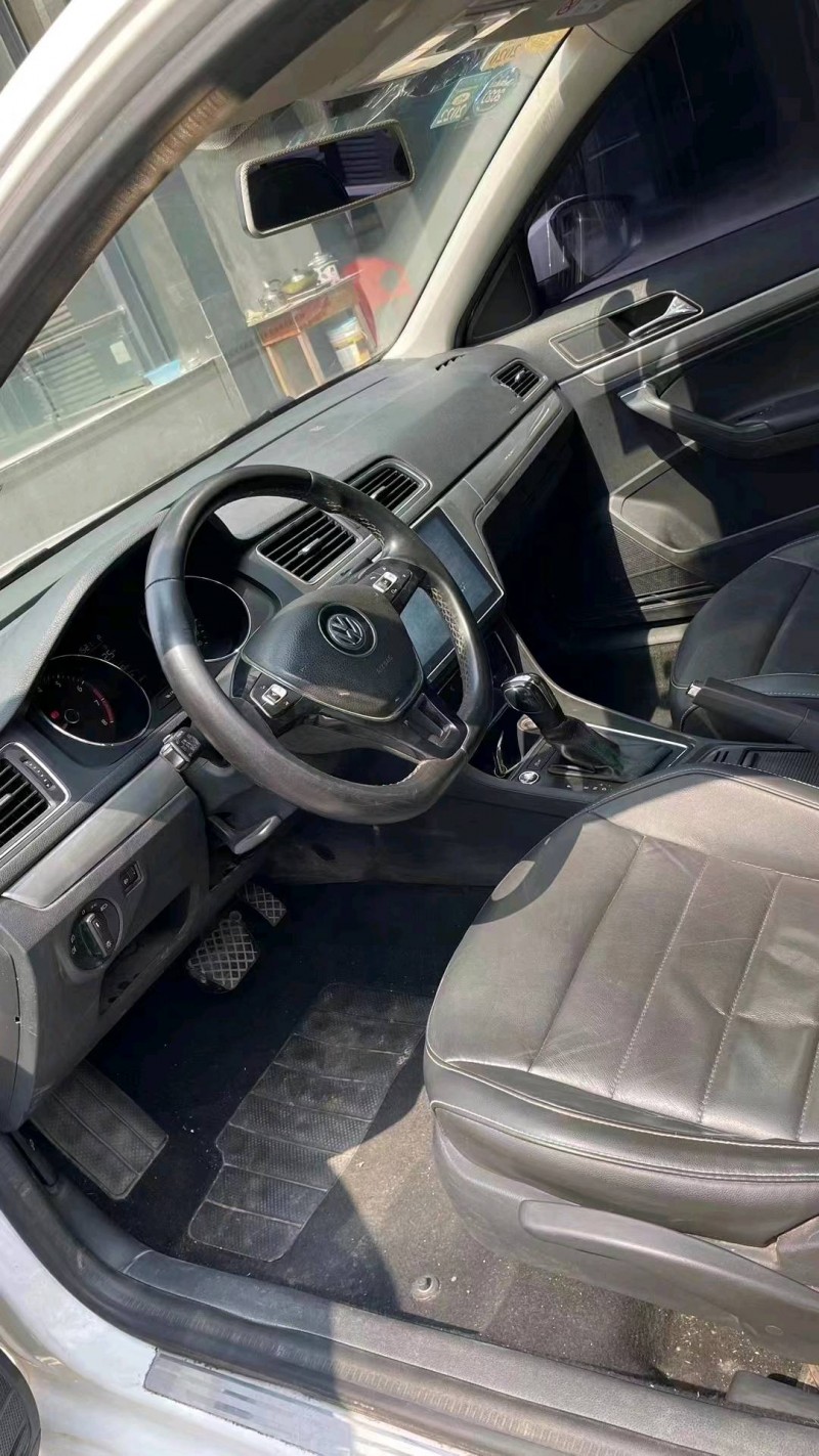 成都18年大众朗逸6