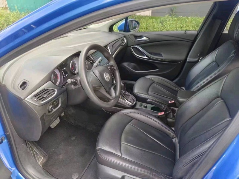 宜昌16年别克威朗5