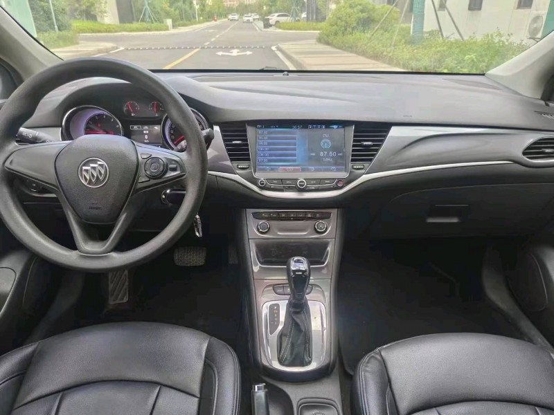 宜昌16年别克威朗6