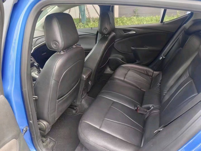 宜昌16年别克威朗8