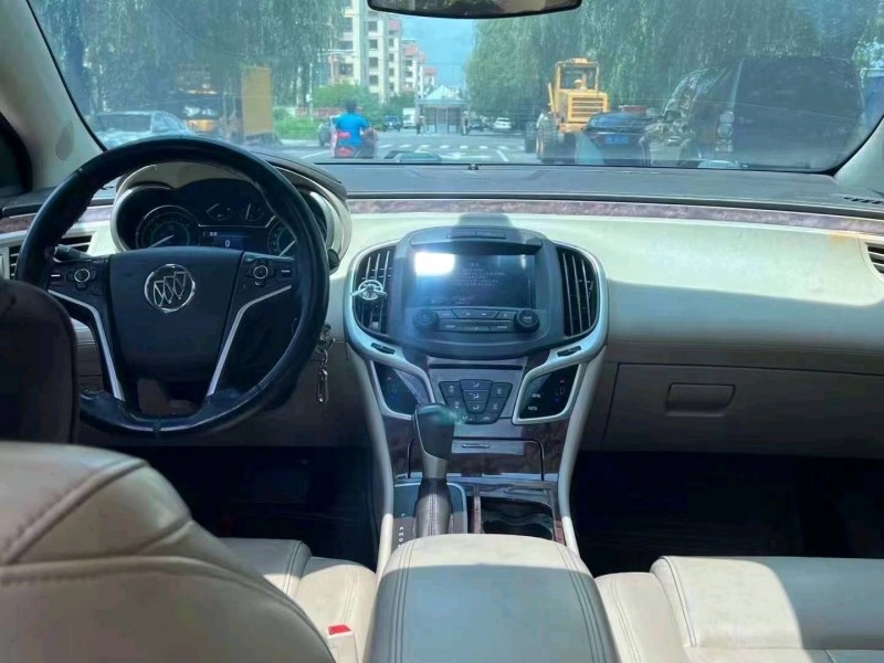 青岛15年别克君越4