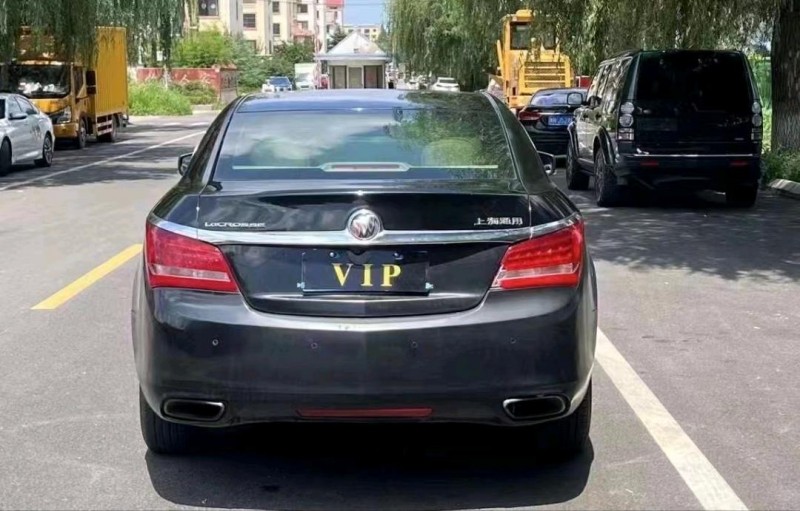 青岛15年别克君越6