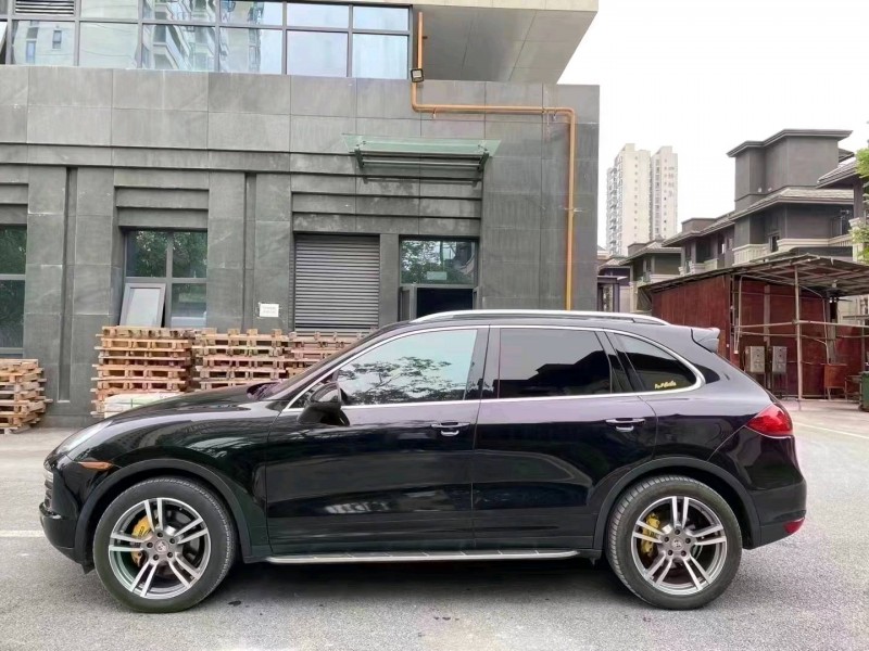 成都15年保时捷卡宴3