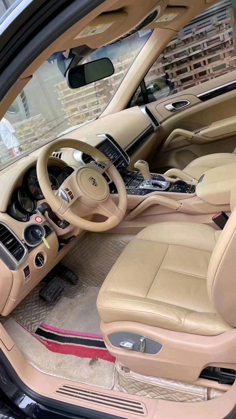 成都15年保时捷卡宴6