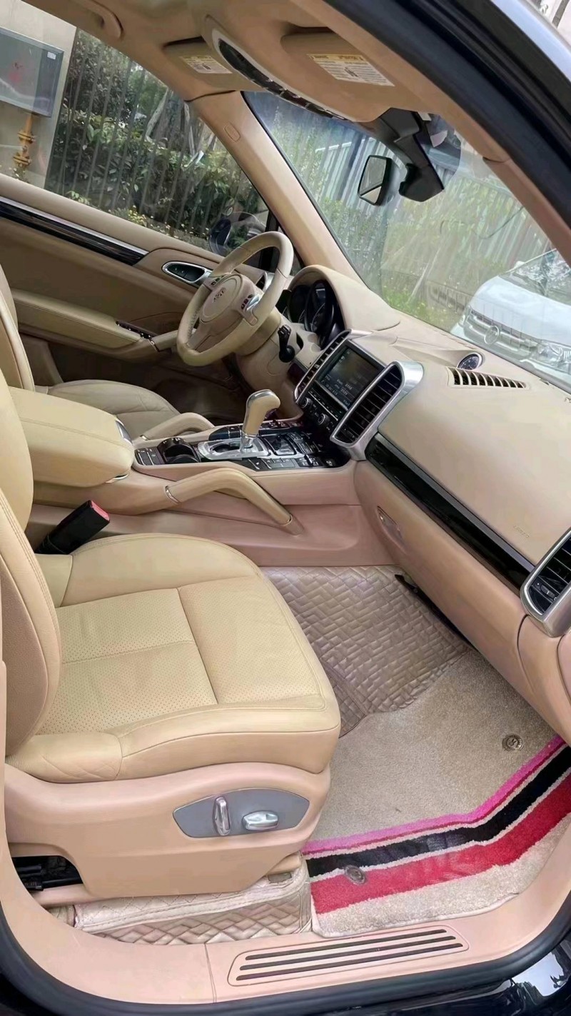 成都15年保时捷卡宴8